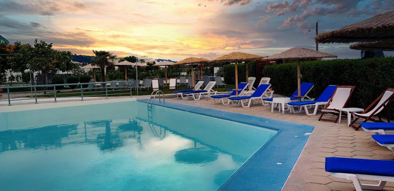 Skion Palace Beach Hotel-Bungalows & Boutique Hotel Nea Skioni Eksteriør billede