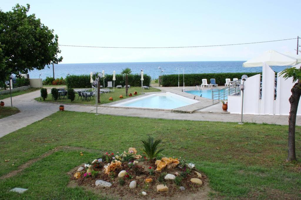 Skion Palace Beach Hotel-Bungalows & Boutique Hotel Nea Skioni Eksteriør billede